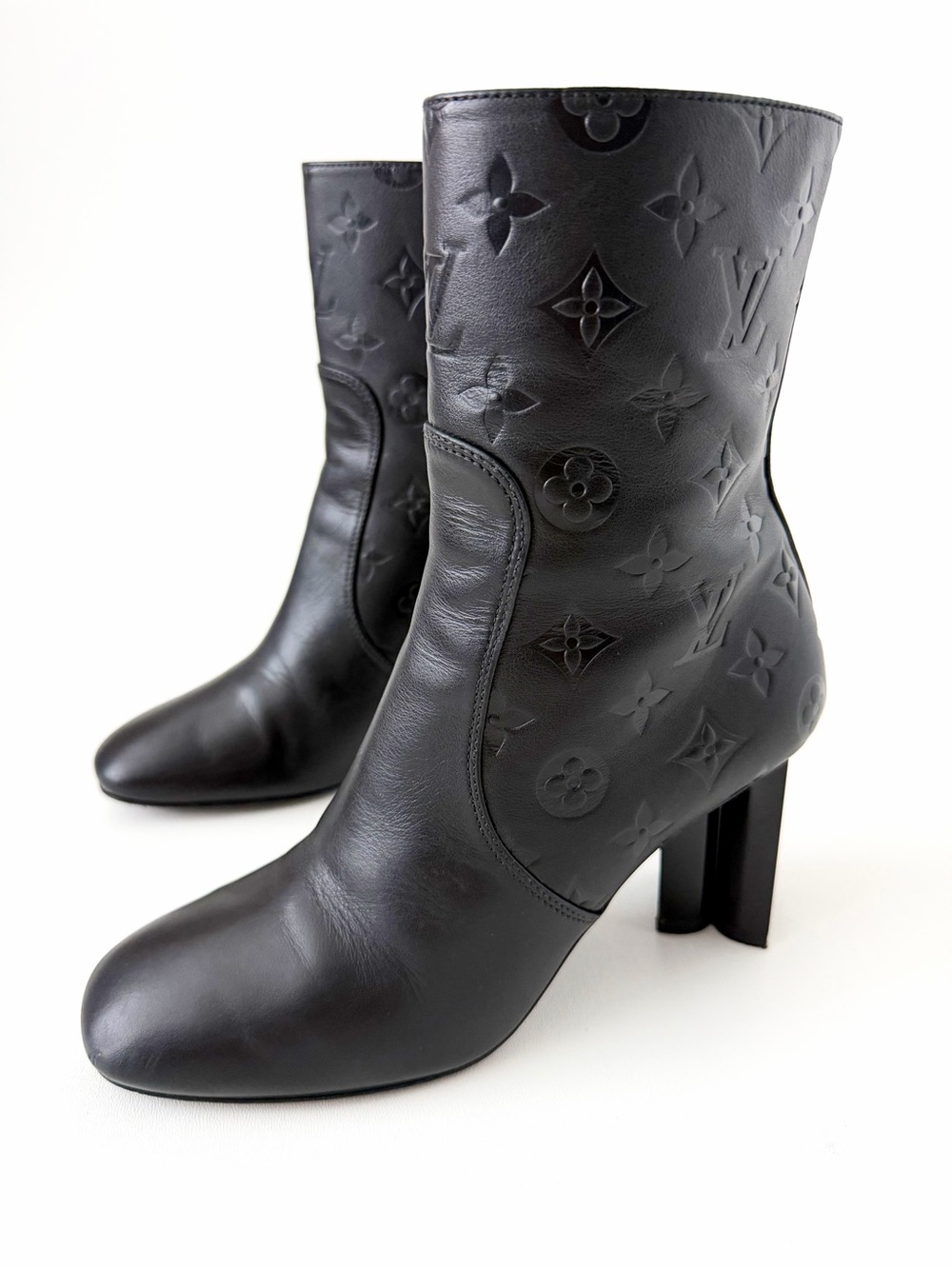 LOUIS VUITTON | Silhouette Monogram Leather Ankle Boots‎ Black Flower Heel EU 38